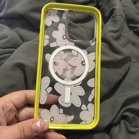 Like new Otterbox case with Lizzie McGuire Socket for iPhone 15 Pro max - Picture 5 of 6